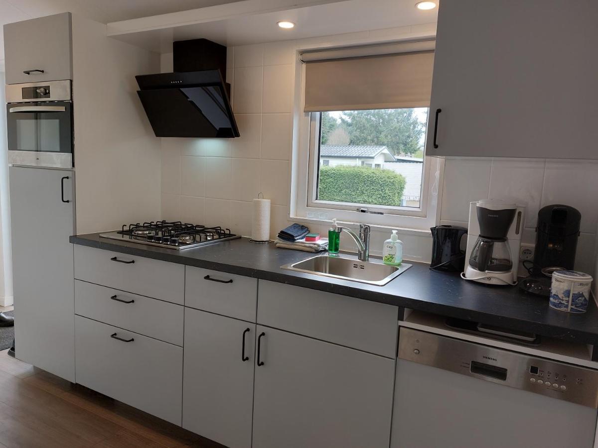 Modern En Chic Chalet Tot 4 Personen Op De Veluwe Recreatiepark De Oude Driest 푸텐 외부 사진